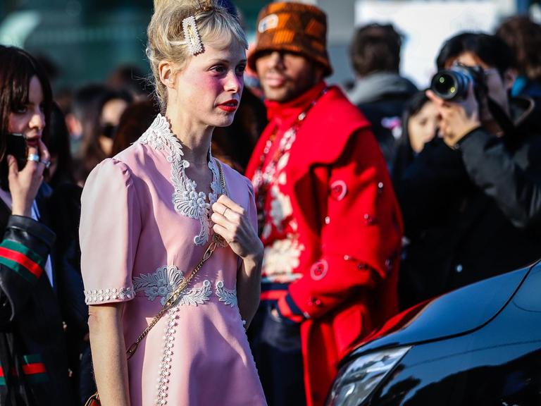 Model Petite Meller während der Mailander Fashion-Week 2019.