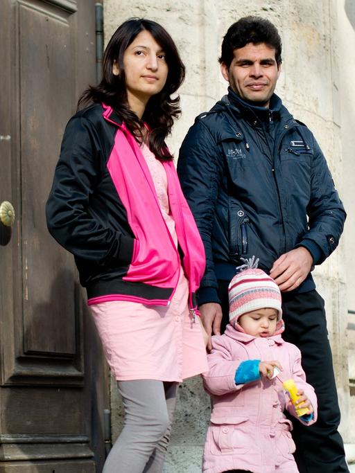 Eine afghanische Familie wartet in Bayern auf ein Asylverfahren.
