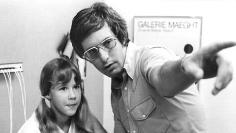 Regisseur William Friedkin und Hauptdarstellerin Linda Blair 1973 am Set des Films "Der Exorzist".
