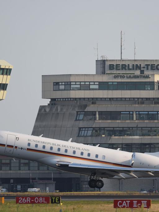 Ein Flugzeug der Bundesregierung startet auf dem Flughafen Tegel in Berlin