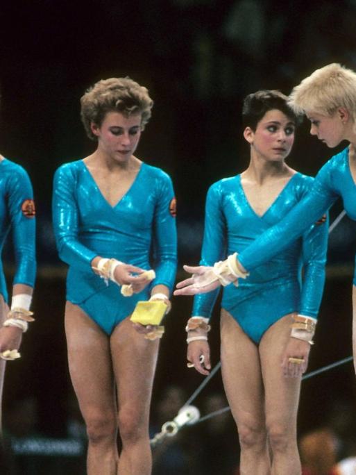 Das Turn-Team-DDR bei den Olympischen Spielen 1988 in Seoul, von links: Bettina Schieferdecker, Dagmar Kersten, Gabriele Fähnrich, Dörte Thümmler, Ulrike Klotz.