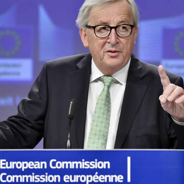 EU-Kommissionspräsident Juncker steht an einem Rednerpult und zieht eine Bilanz seiner Amtszeit. 