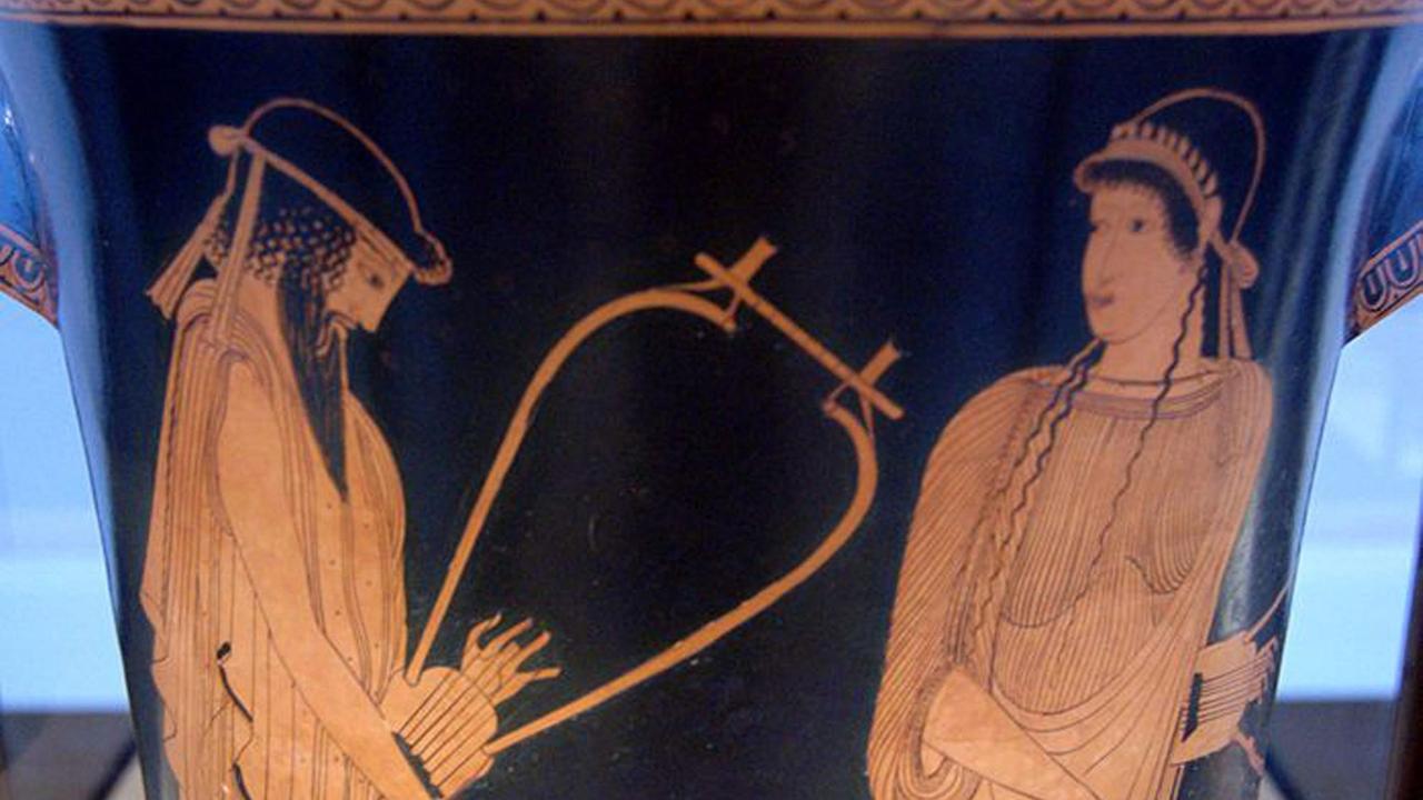 Die Abbildung der beiden antiken Dichter Alkaios und Sappho von Lesbos auf einer Vase. 