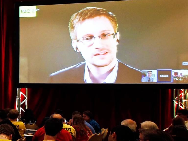 Videokonferenz mit Snowden (hier am 5. April 2014 in Chicago) - eine mögliche Lösung