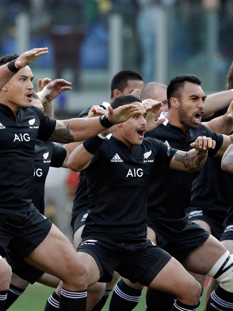 Das Rugby-Team aus Neuseeland performt seinen "Haka", einen traditioneller Maori-Tanz, den es vor jedem Spiel aufführt