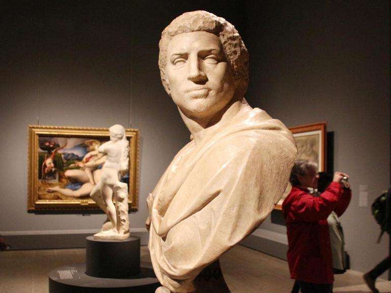 Die Marmorbüste «Brutus» von Michelangelo Buonarroti, aufgenommen am 06.11.2017 im Metropolitan Museum in New York (USA). Das New Yorker Museum widmet dem italienischen Renaissance-Künstler eine umfassende Ausstellung seiner Werke unter dem Titel: «Michelangelo: Divine Draftsman & Designer». Die Schau ist vom 13.11.2017 bis 12. Februar 2018 zu sehen.