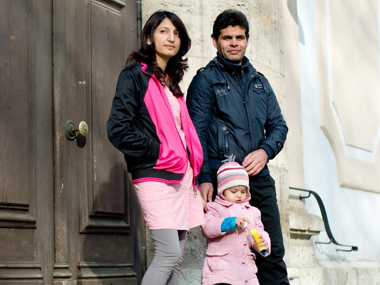 Eine afghanische Familie wartet in Bayern auf ein Asylverfahren. 