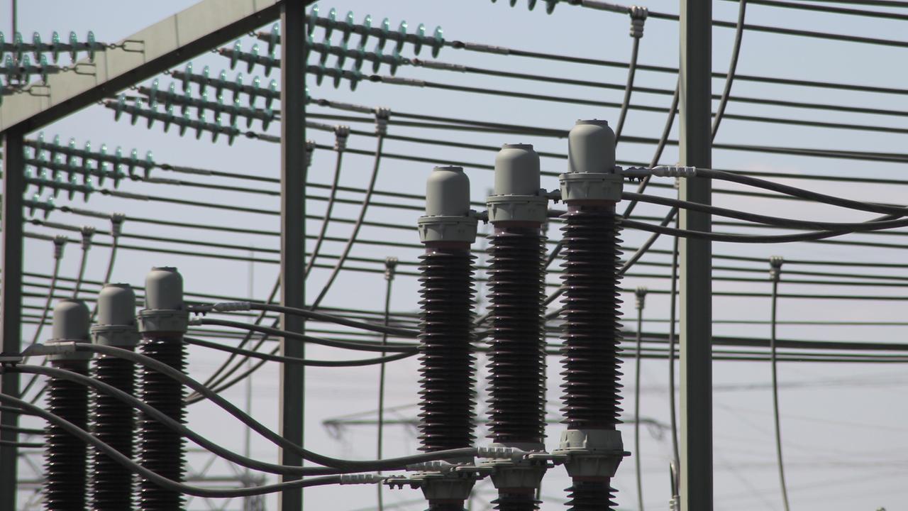 Strommast in einem Elektrizitätswerk
