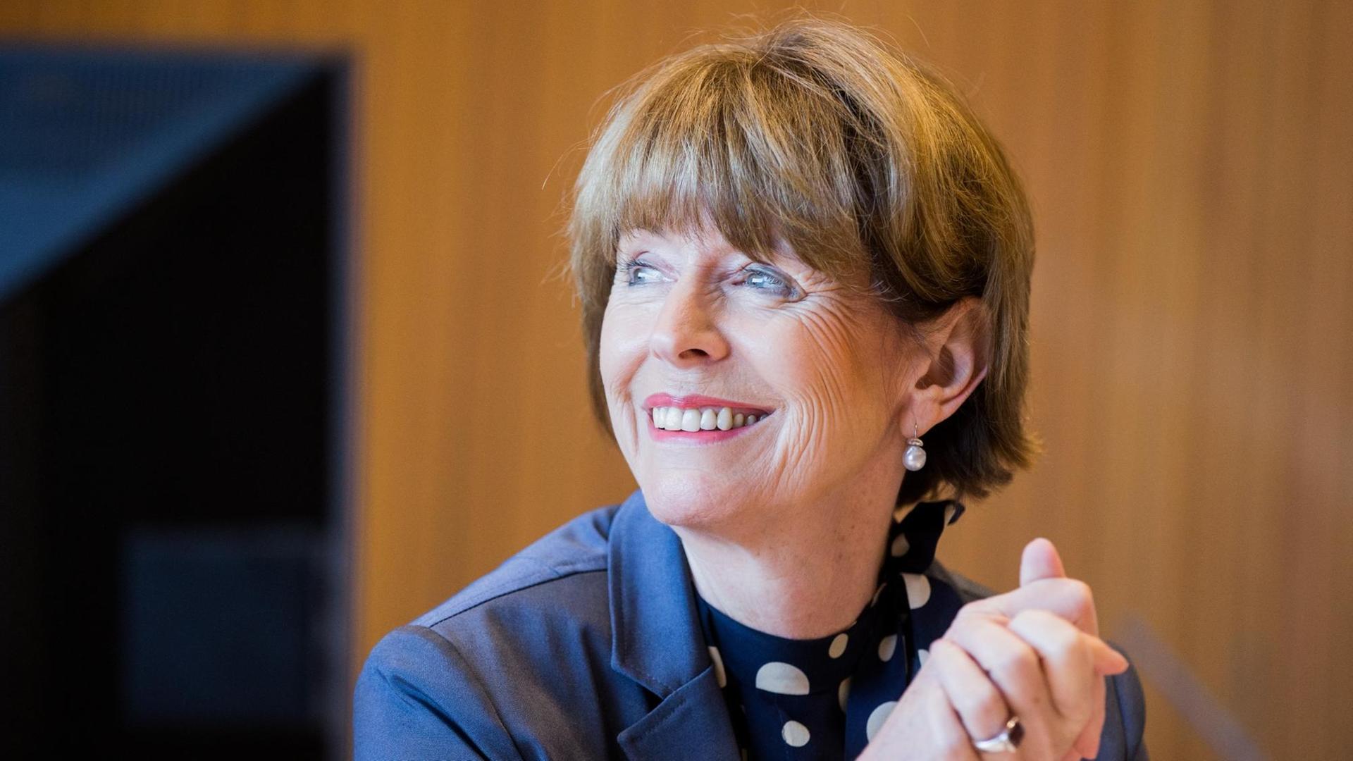 Die parteilose Kölner Oberbürgermeisterin Henriette Reker wird in Düsseldorf im Untersuchungsausschuss des NRW-Landtags zur Silvesternacht in Köln befragt.