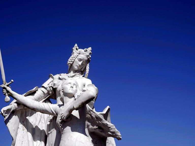 Eine Statue von Jeanne d'Arc, der Nationalheldin Frankreichs.