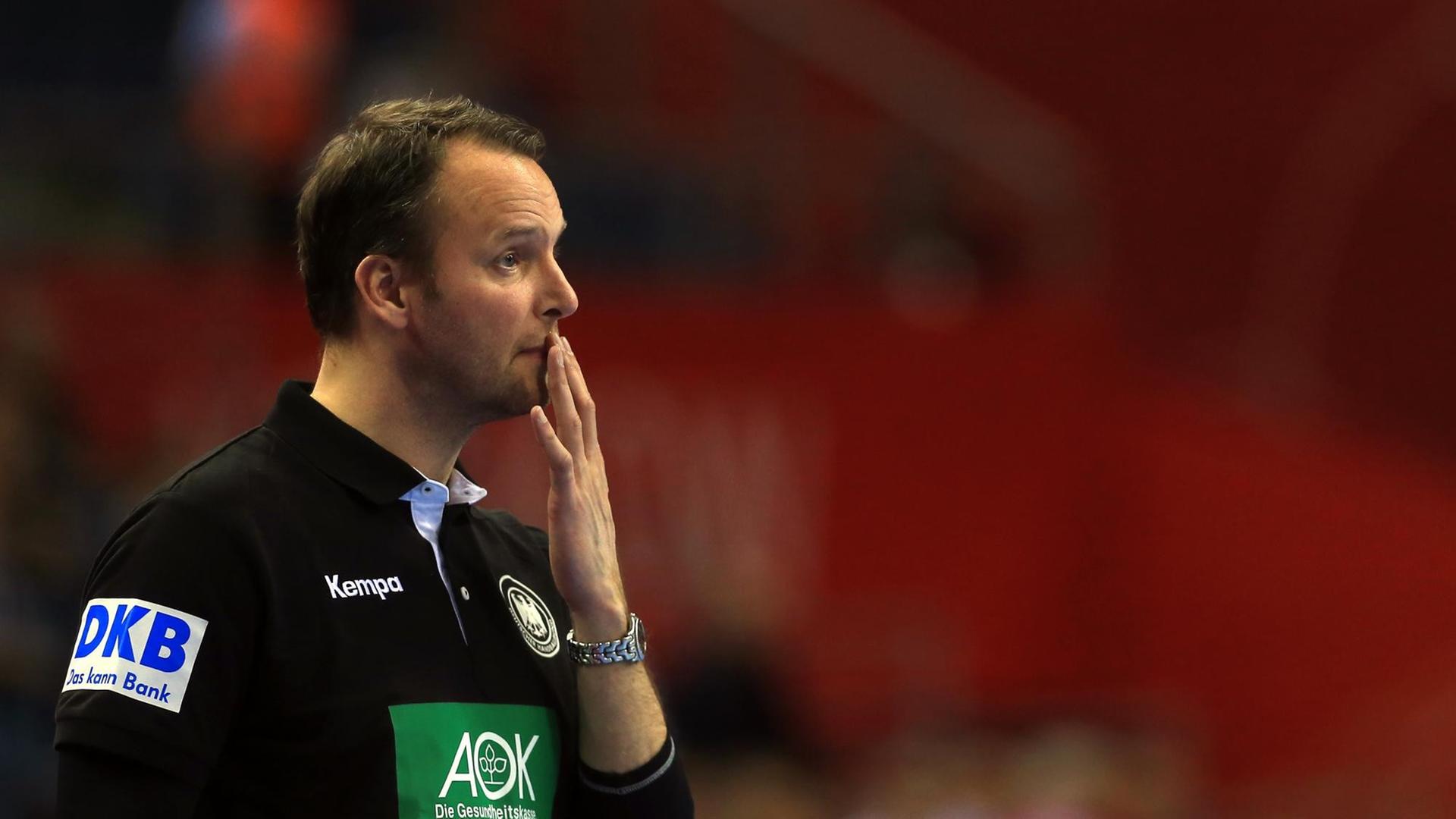 Handball-Nationaltrainer Dagur Sigurdsson beim EM-Halbfinale gegen Norwegen. Handball-Nationaltrainer Dagur Sigurdsson beim EM-Halbfinale gegen Norwegen.