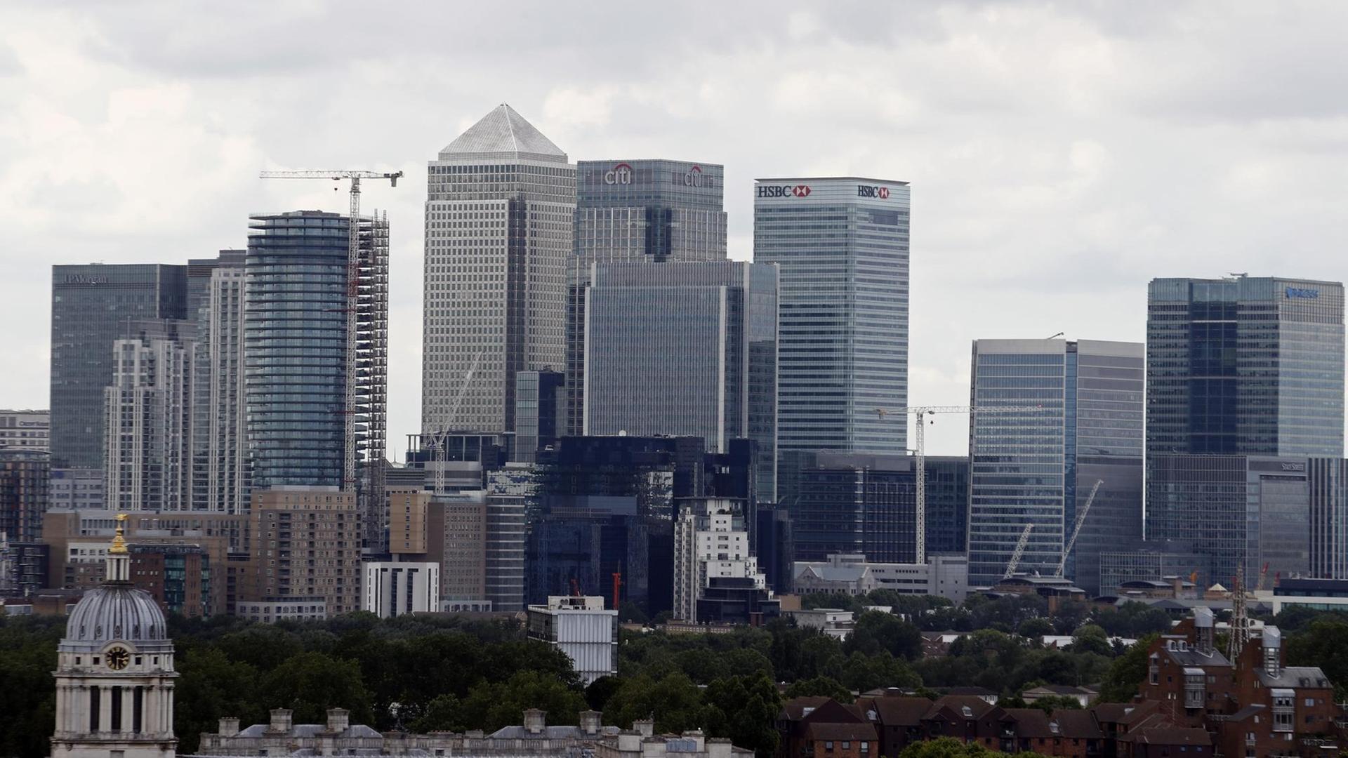 Blick auf Londons Finanzdistrikt mit den Bankentürmen von unter anderem HSBC, Citigroup, JPMorgan Chase, Barclays.