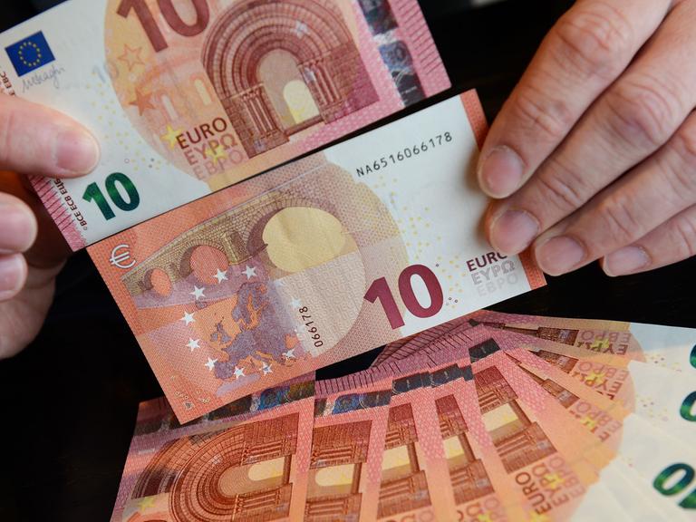 Am 23. September 2014 führte die Bundesbank neue 10-Euro-Scheine ein.