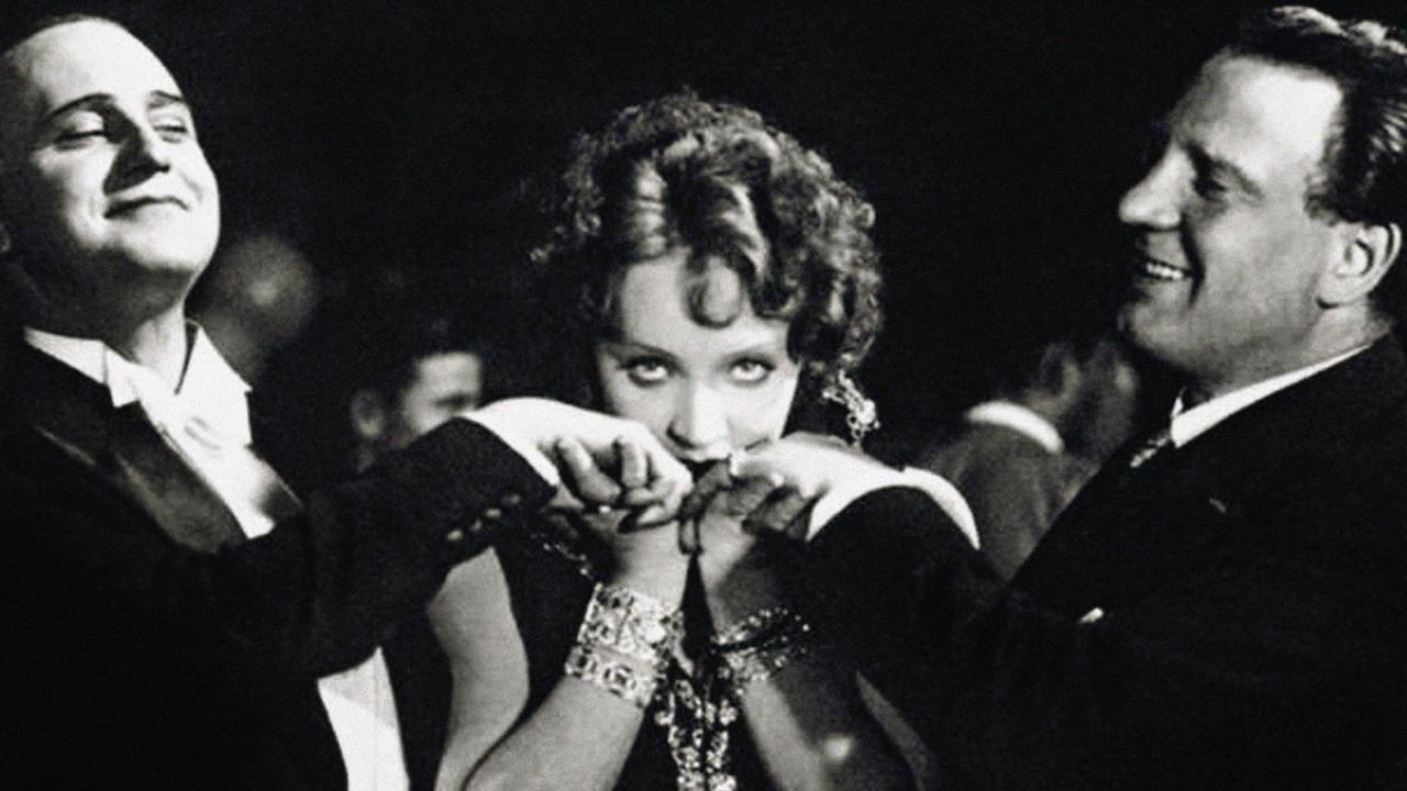 Szene aus dem Film "Ich küsse Ihre Hand, Madame" mit Marlene Dietrich