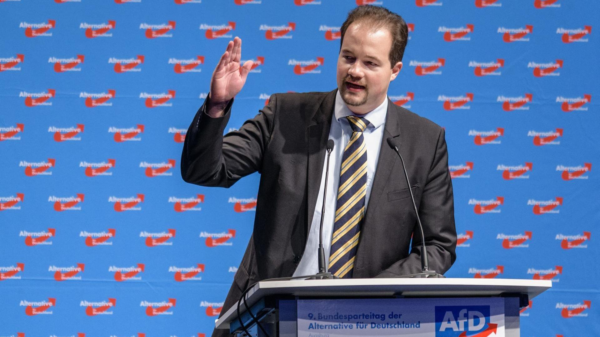 01.07.2018, Bayern, Augsburg: Martin Sichert, Landesvorsitzender der AfD in Bayern, spricht auf dem Bundesparteitag der AfD.