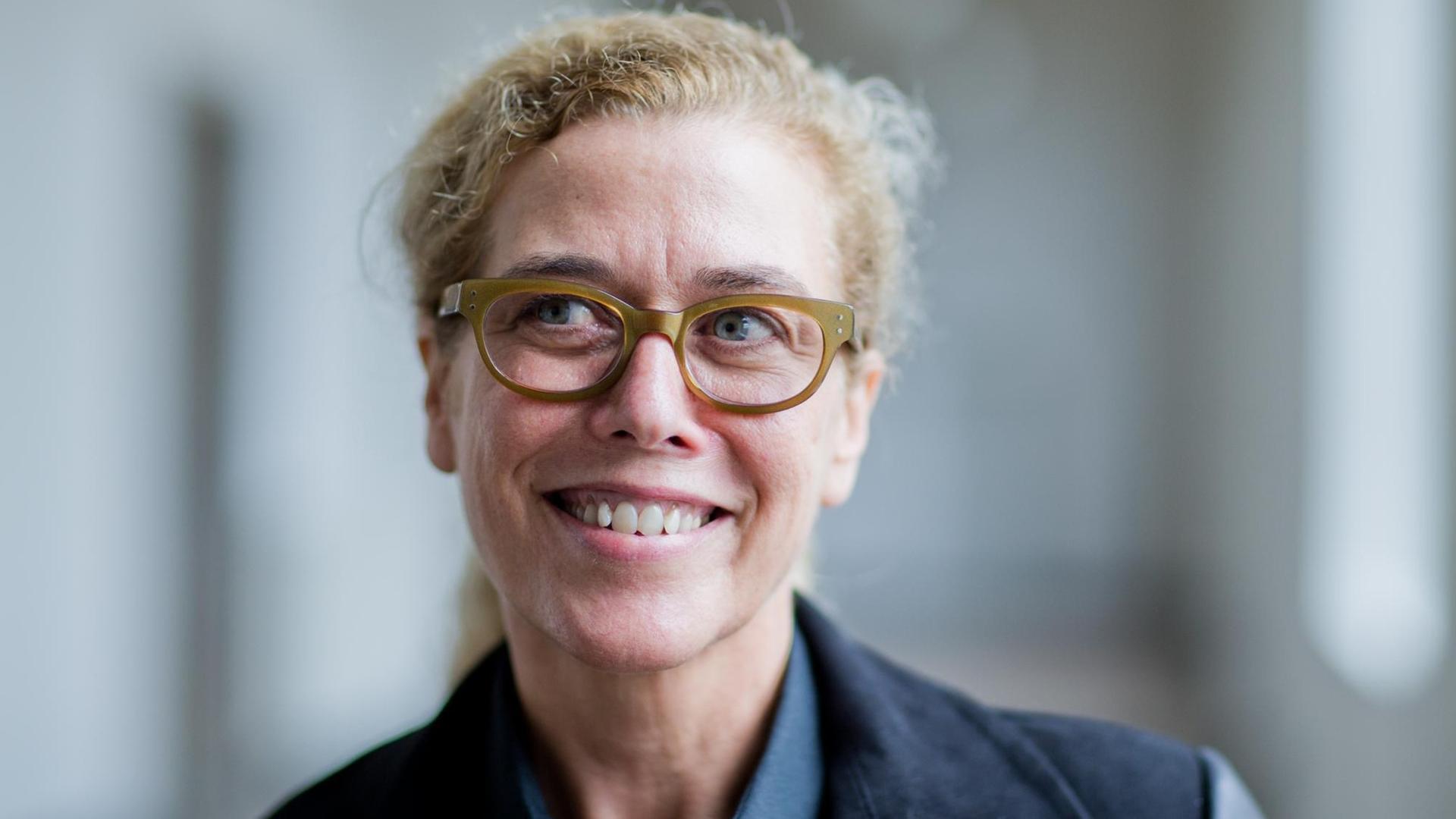 Die US-amerikanische Bildhauerin und Installationskünstlerin Rita McBride leitet seit 2013 die Kunstakademie Düsseldorf
