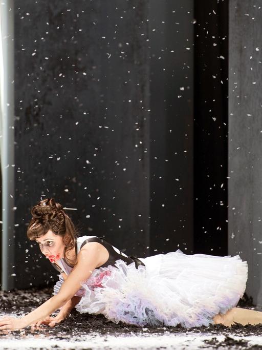Anna Goryachova als Yen-er in der Oper "Roter Laterne", inszeniert von Nadjy Loschky