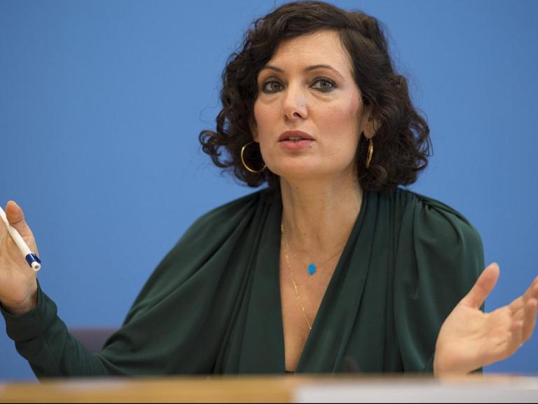 Porträtfoto von Naika Foroutan