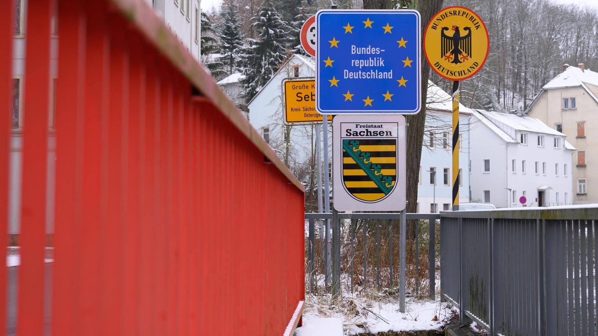 Kein Verkehr an der deutsch-tschechischen Grenze in Sebnitz im Erzgebirge