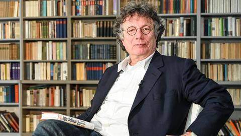 Ingo Schulze bei einer Lesung ohne Publikum im Kultur:Haus Dacheröden in Erfurt.