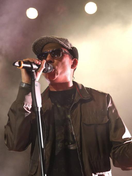 Der Sänger Xavier Naidoo auf einem Konzert in Hamburg im Februar 2015.