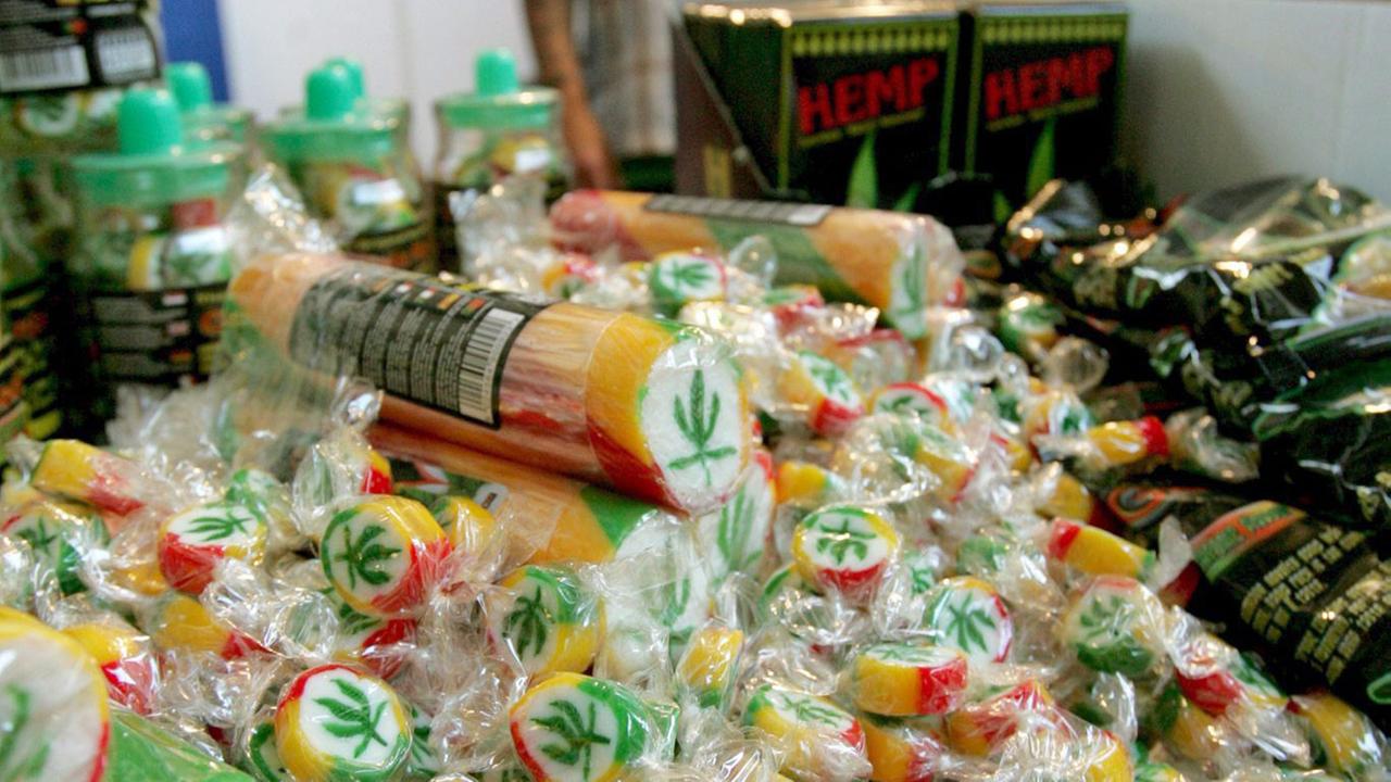 Produkte auf der Cannabis-Messe in Spanien (2005).
