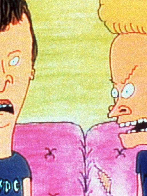 Die Comic-Figuren Beavis und Butthead aus der gleichnamigen MTV-Serie (1993-1997) sitzen auf einer Couch.