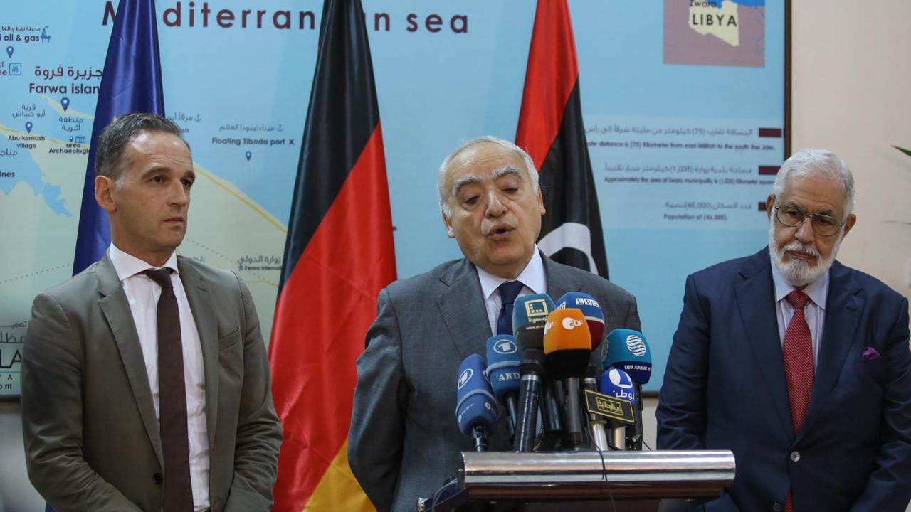 Außenminister Maas, der UN-Sondergesandte für Libyen, Salame und der libysche Außenminister Siala in Zuwarah. 