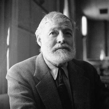 Der US-Autor Ernest Hemingway auf einem undatierten Foto