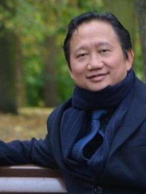 Trinh Xuan Thanh, ein Geschäftsmann und ehemaliger Funktionär von Vietnams Kommunistischer Partei (KP), sitzt in Berlin auf einer Parkbank
