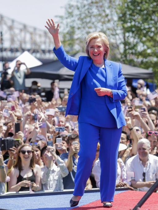 Hillary Clinton beim Auftakt ihres Wahlkampfes auf der Roosevelt-Insel in New York.