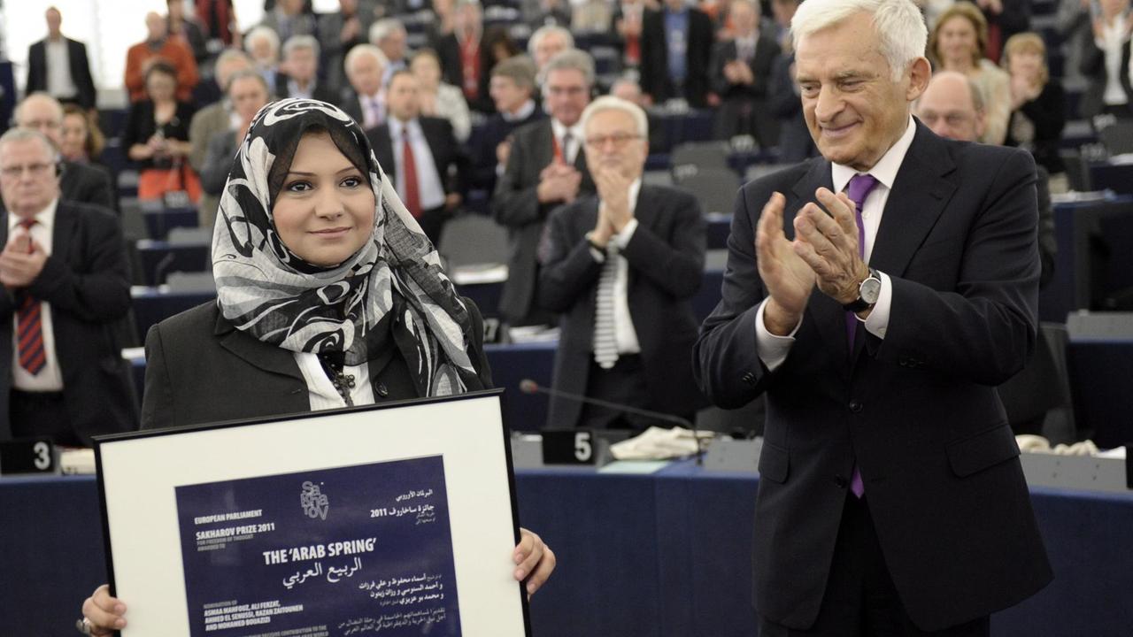 Die Ägypterin Asmaa Mahfouz bei der Verleihung des Sacharov-Menschenrechtspreises an sie im Europäischen Parlament am 14.12.2011.