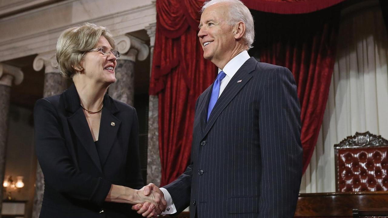 Die US-Senatroin Elizabeth Warren mit US-Vizepräsident Joe Biden in Washington