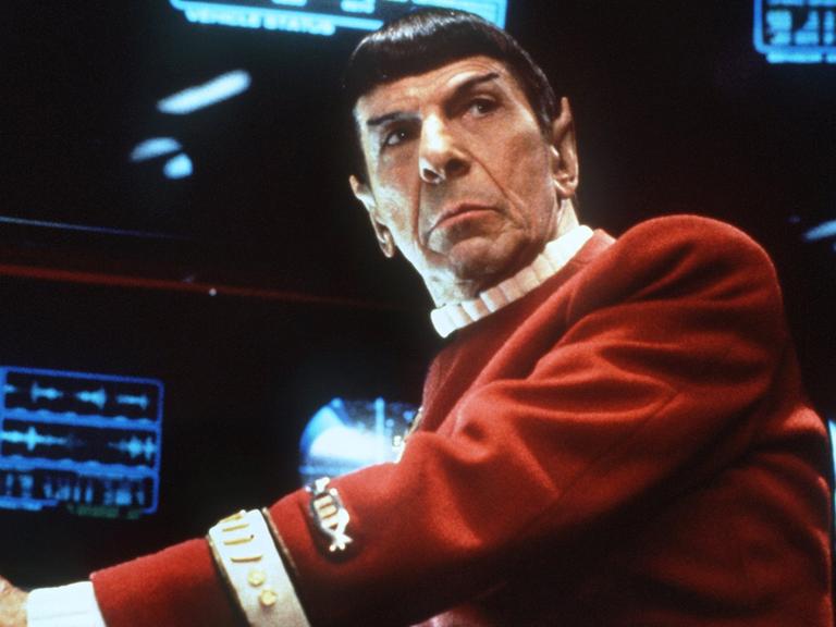 Der amerikanische Schauspieler und Regisseur Leonard Nimoy in der Rolle des Vulkaniers "Mister Spock"