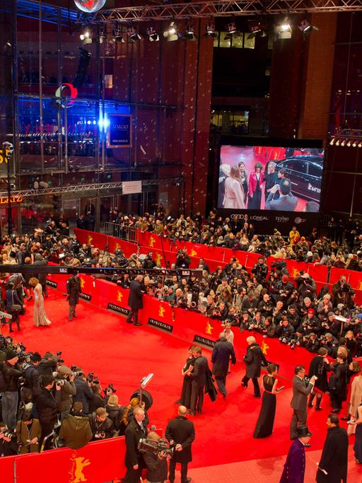 Gäste kommen zur Eröffnungsgala der 64. Internationalen Filmfestspiele und zur Premiere von "The Grand Budapest Hotel".