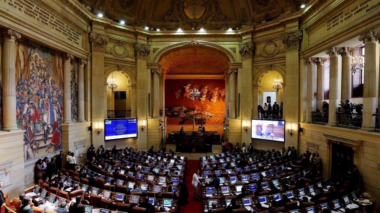 Das kolumbianische Parlament vor der Abstimmung über den Friedensvertrag