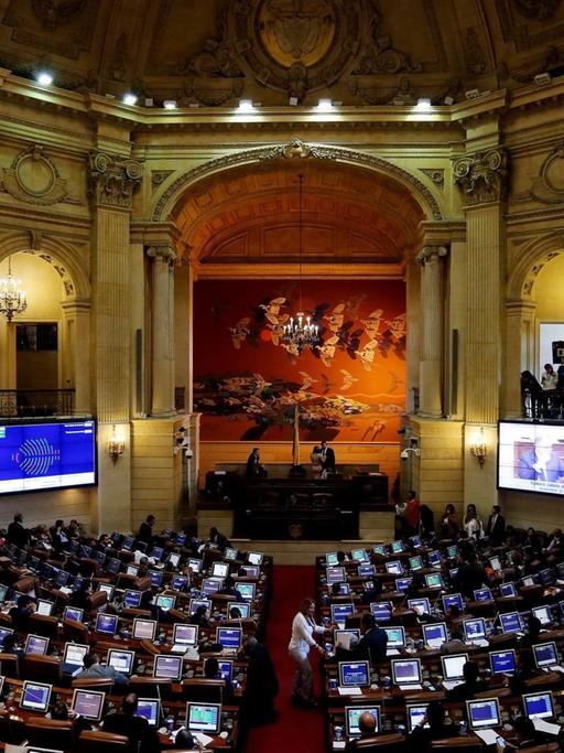 Das kolumbianische Parlament vor der Abstimmung über den Friedensvertrag