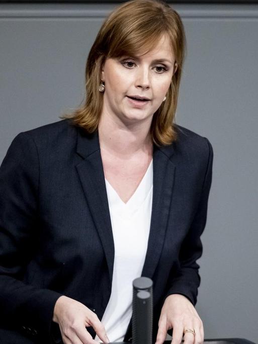 Gyde Jensen (FDP), Mitglied des Deutschen Bundestages, spricht bei einer Debatte zu 70 Jahre Allgemeine Erklärung der Menschenrechte im Deutschen Bundestag.