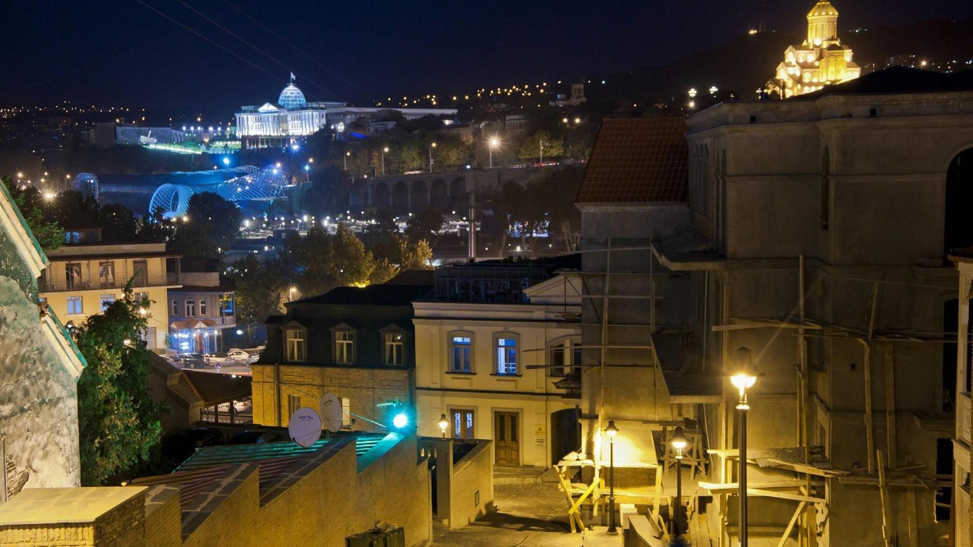 Tiflis bei Nacht.