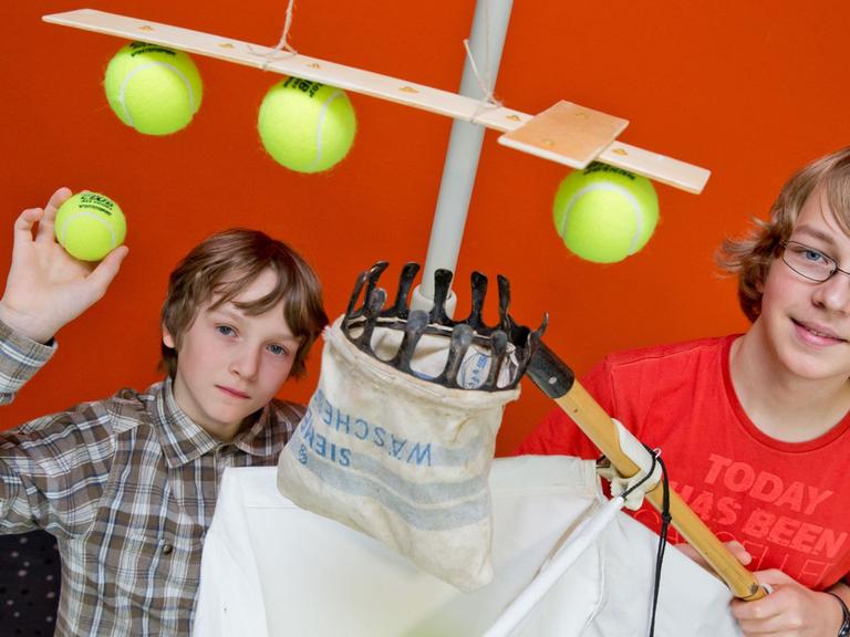 Kinder auf der Erfindermesse IENA 2013