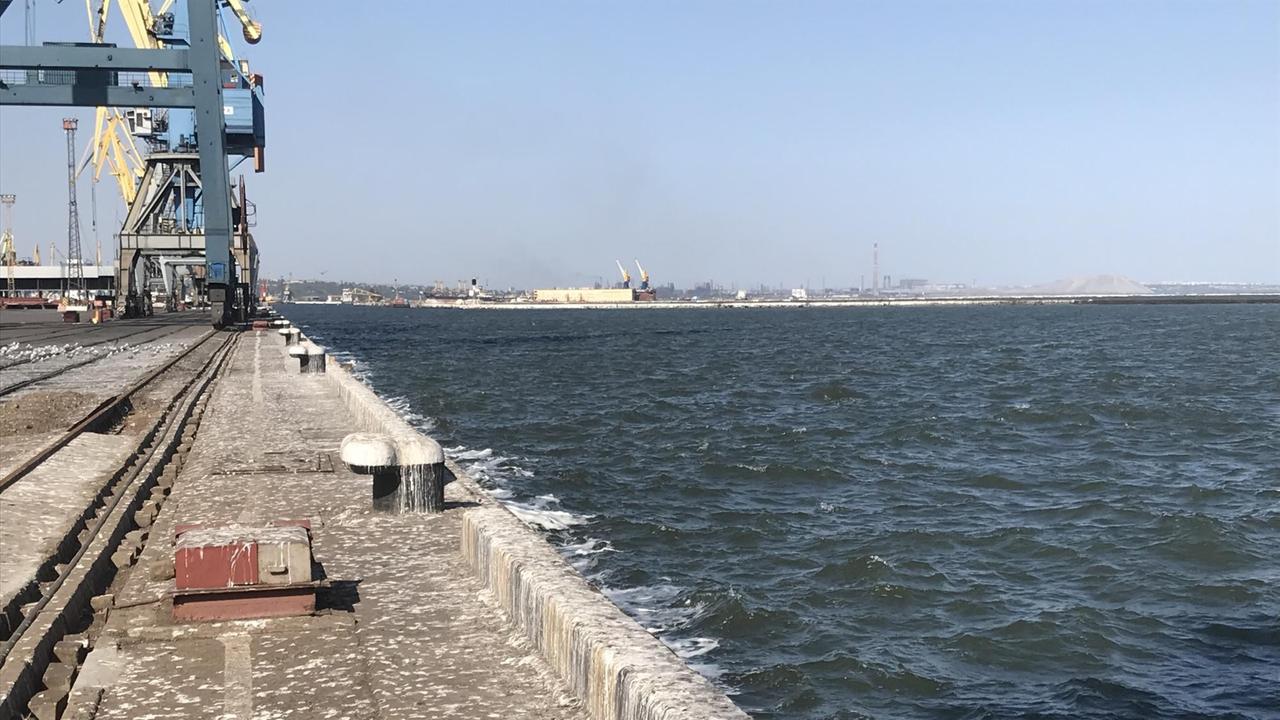 Kaimauer am Meer