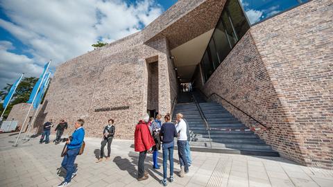 Der Eingang des Neubaues des Europäischen Hansemuseums ist in Lübeck (Schleswig-Holstein) zu sehen. Das Museum ist ab dem 30.05.2015 für die Öffentlichkeit zugänglich.