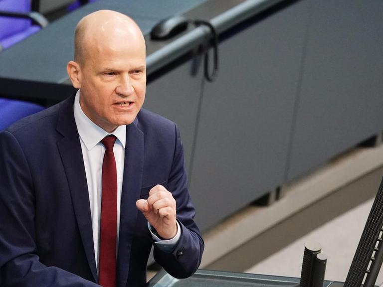 Ralph Brinkhaus (CDU), Vorsitzender der CDU/CSU-Bundestagsfraktion, spricht im Bundestag.