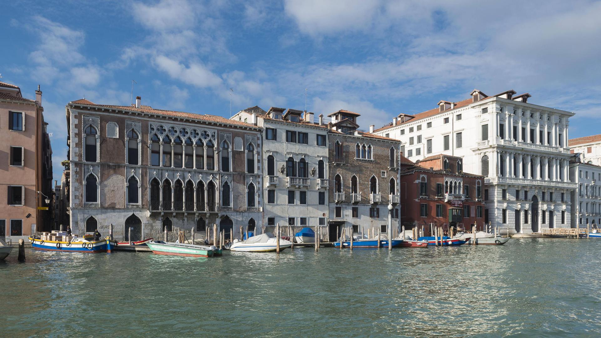 Links Palazzo Morosini Brandolin, rechts Palazzo Ca? Corner della Regina, Canal Grande, Stadtteil San Polo, Venedig