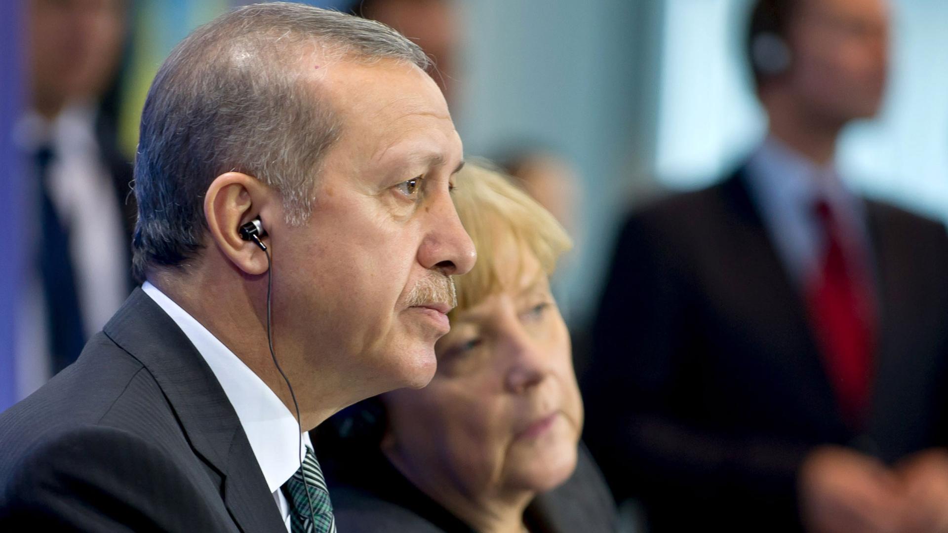 Der türkische Ministerpräsident Recep Tayyip Erdogan und Bundeskanzlerin Angela Merkel bei einer Pressekonferenz in Berlin.