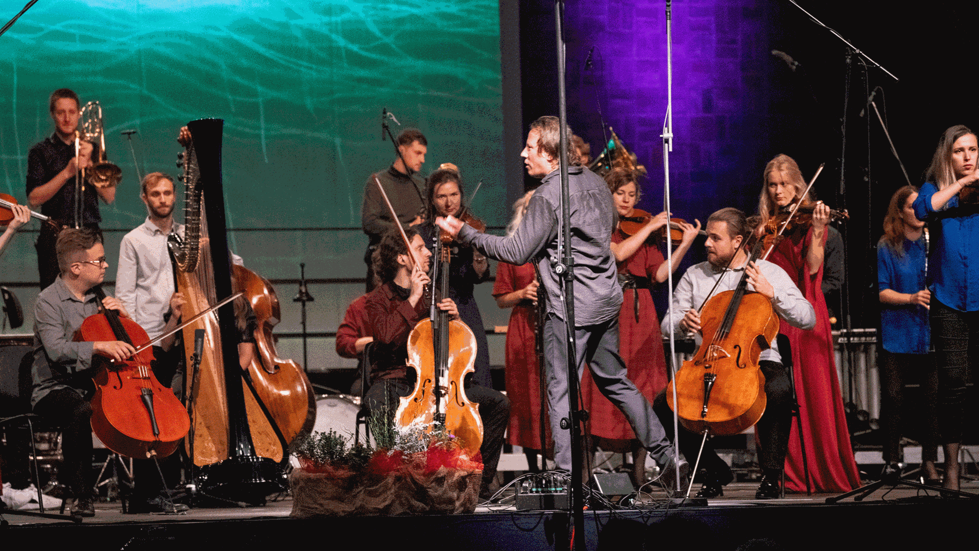 Das Baltic Sea Philharmonic unter Leitung von Kristjan Järvi am 12.9.2020 im Kraftwerk Peenemünde