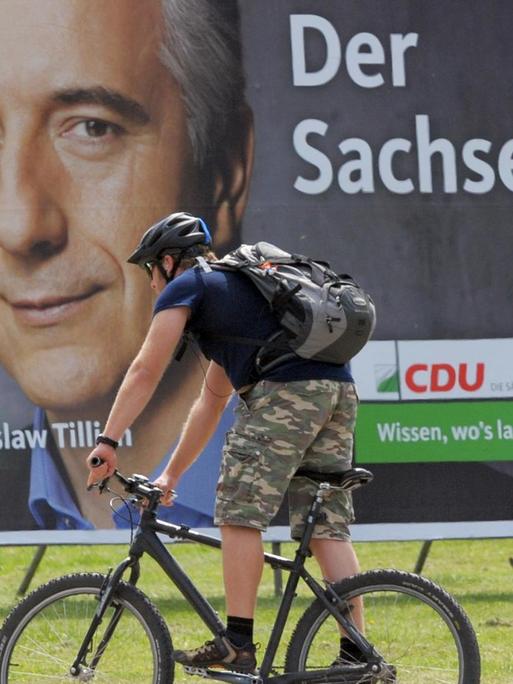 Ein CDU-Plakat für die Landtagswahl mit dem Porträt des sächsischen Ministerpräsidenten Stanislaw Tillich im Dresdner Stadtzentrum.