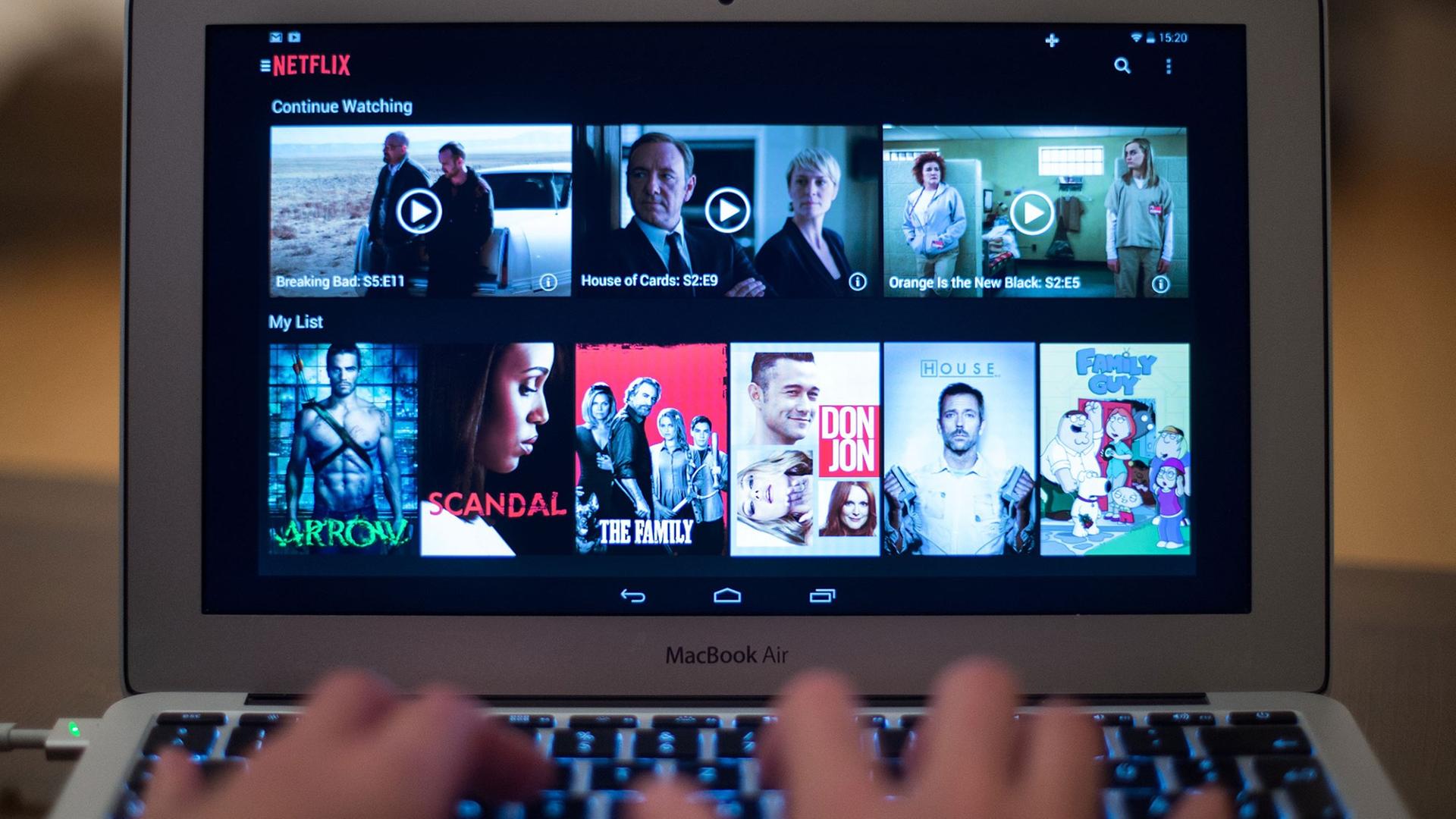 Eine Seite der Videostreaming-Firma Netflix ist auf einem Laptop-Bildschirm zu sehen.