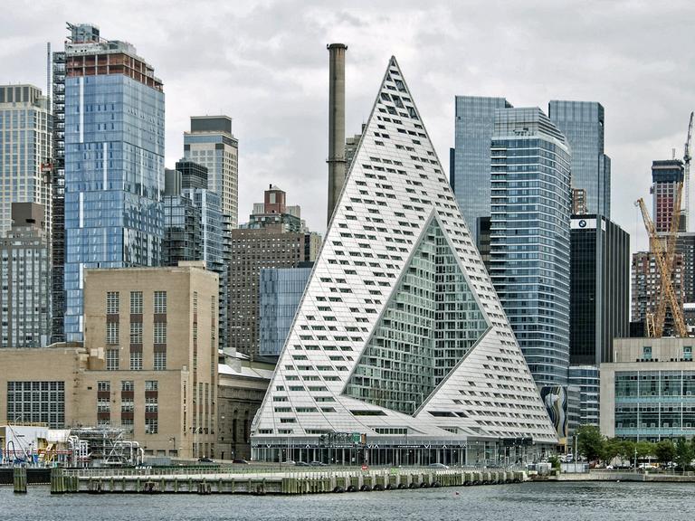 GebäudeVIA 57 West: Apartment Building der Bjarke Ingels Group am Hudson River in New York