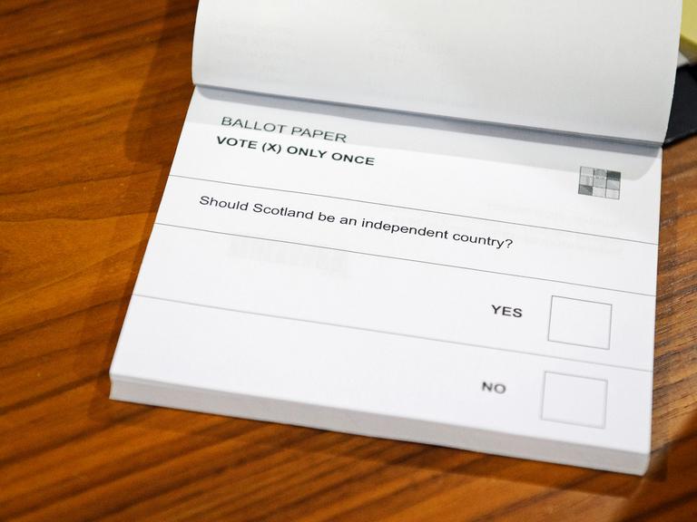 Blick auf einen Stimmzettel zum Referendum, ob Schottland unabhängig werden soll.